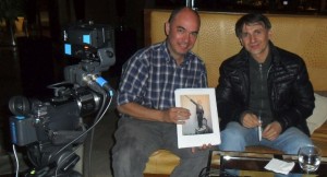 Jose Mota con Alberto Goytre y la foto del Sobrino de la Vara