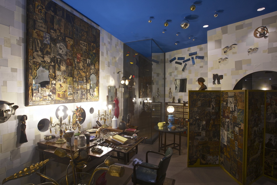Las ideas y objetos de Ramón, expuestos en el Museo de Arte Contemporáneo de Madrid